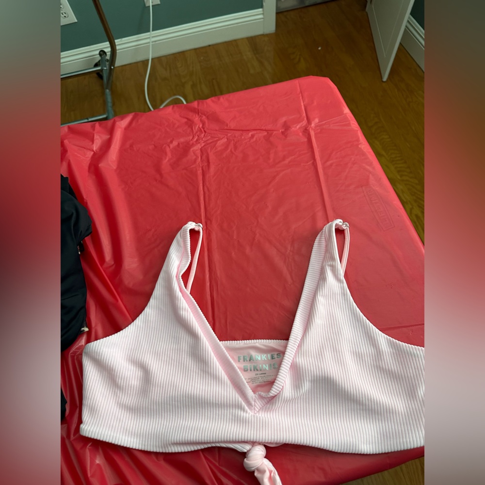 Frankie’s bikinis pink top